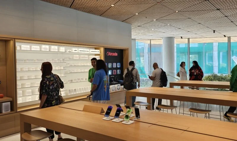Apple stores to strengthen the bond between customers, enthusiasts and the brand in India