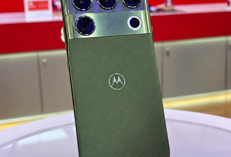 Motorola Showcases Signature 27 at India Mobile Congress, Bringing the Future of Ultra-Flagship Smartphones to the Fore